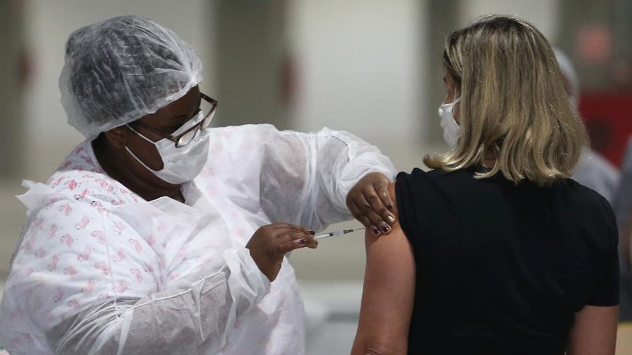 Mais de 25,2 milhões de pessoas completaram a vacinação contra a covid-19 no Brasil - Foto: GUILHERME DIONíZIO/ESTADÃO CONTEÚDO