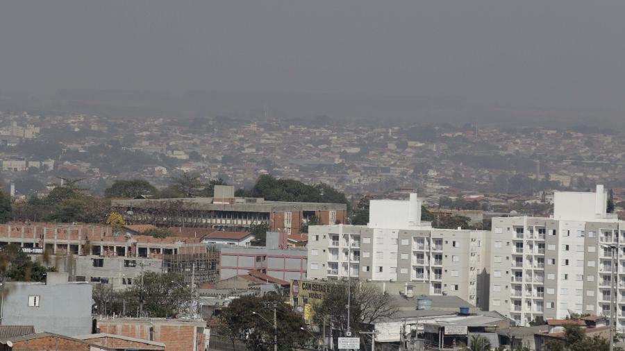 Clima quente e seco na cidade de Campinas, no interior de São Paulo, nesta quinta- feira (26). A cidade entrou em estado de emergência após atingir 11,8% de índice de umidade relativa do ar na quarta-feira (25) - DENNY CESARE/CÓDIGO19/ESTADÃO CONTEÚDO