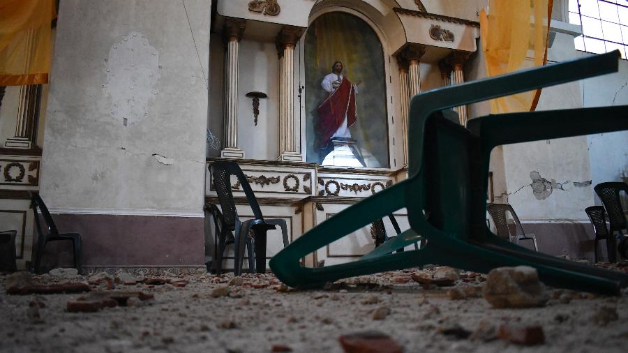 Danos na igreja de San Juan Obispo após terremoto de 6,2 graus na Cidade da Guatemala - Johan Ordonez/AFP