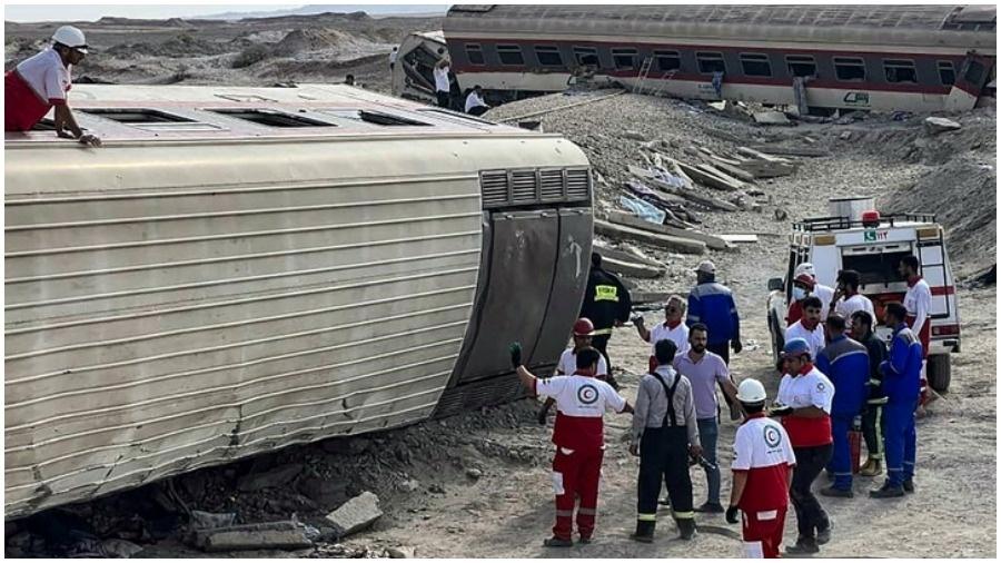 Acidente de trem deixou mortos no Irã - IRANIAN RED CRESCENT / AFP
