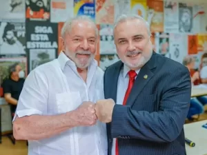 Dólar fecha a R$ 5,137 após Lula demitir Prates da Petrobras; Bolsa sobe