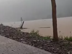 Chuvas no RS: nível do rio Taquari passa de 30m e supera marca histórica