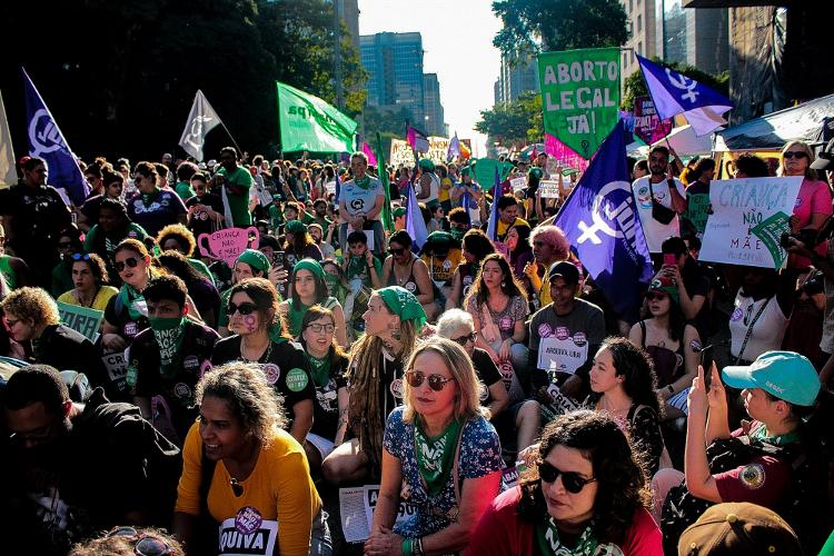 Mulheres pediram o arquivamento do PL antiaborto em protesto na Paulista neste domingo (23)