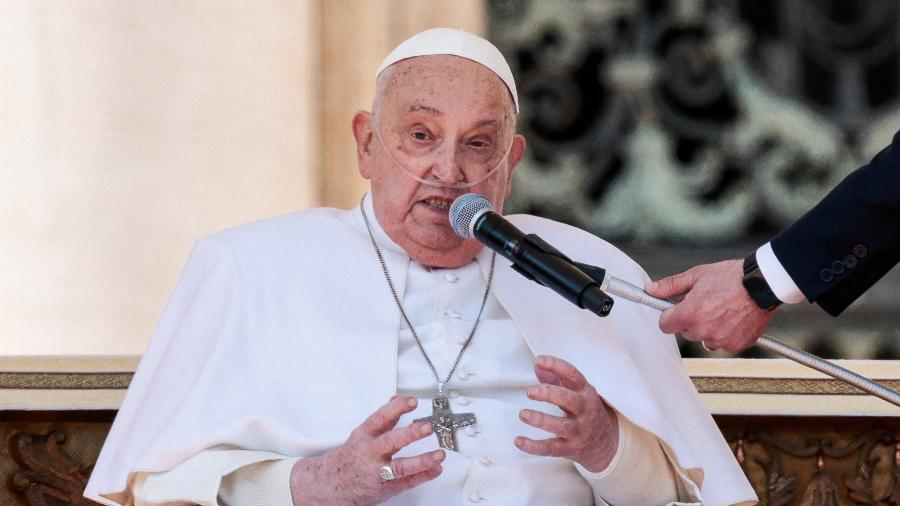 Morre papa Francisco: corpo já está em caixão dentro de igreja