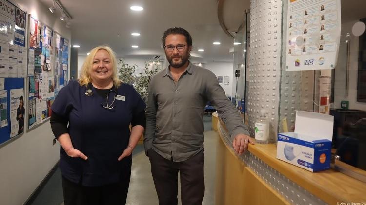 Os médicos britânicos Connie Junghans-Minton e Matthew Harris atuam no projeto de cooperação com o Brasil Os médicos britânicos Connie Junghans-Minton e Matthew Harris atuam no projeto de cooperação com o Brasil