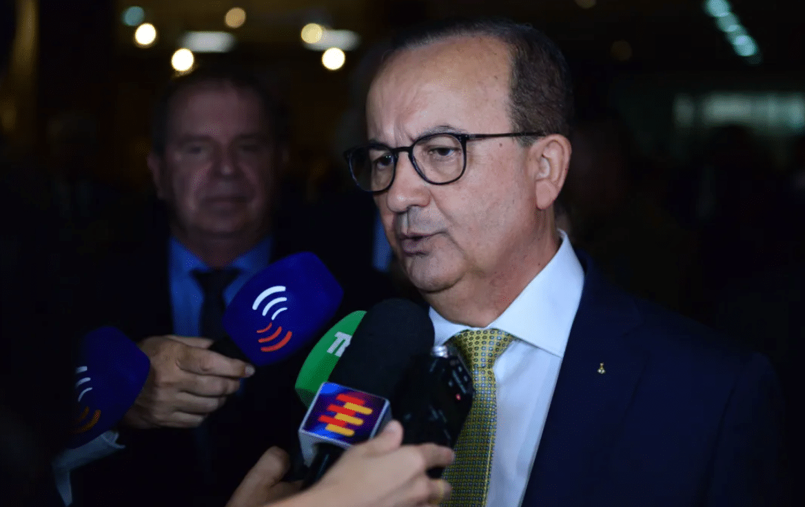 Governador bolsonarista Jorginho Mello (foto) sancionou lei  - undefined