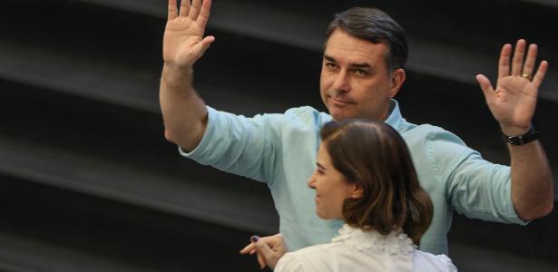 Flávio Bolsonaro descarta desvincular ajuste do salário mínimo da inflação
