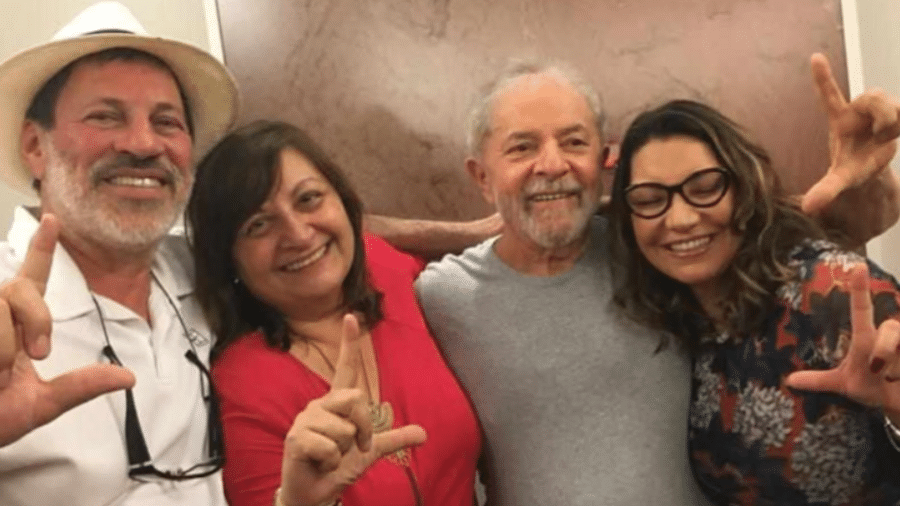 Delúbio Soares ao lado de Lula e esposas