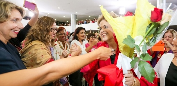 7.abr.2016 -  A presidente Dilma Rousseff participa do Encontro com Mulheres em Defesa da Democracia realizado no Palácio do Planalto, em Brasília (DF) - Palácio do Planalto/Divulgação
