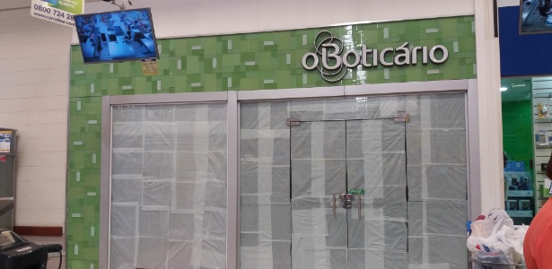 Loja fechada do grupo O Boticário dentro de supermercado em João Pessoa (PB) - UOL