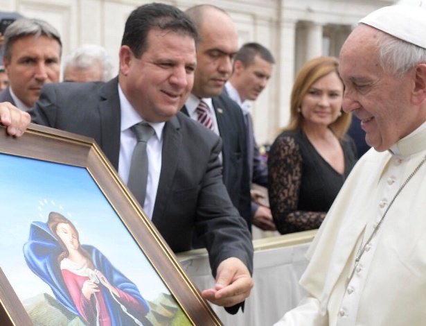 Deputado Ayman Odeh se encontra com o papa Francisco no Vaticano - Divulgação