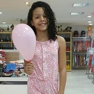 Foto da menina Milena Alves, de 10 anos, que circula nas redes sociais - Reprodução/Facebook