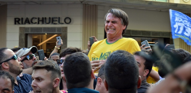 Bolsonaro é esfaqueado durante ato de campanha em Juiz de Fora (MG)