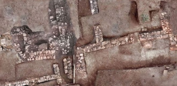 Os arqueólogos gregos descobriram muralhas do contorno de um assentamento de casas que acreditam ser de Tenea - Divulgação/Ministério da Cultura da Grécia