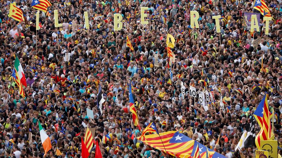 Mais de 500 mil participaram de manifestação em Barcelona após convocação de organizações separatistas - Rafael Marchante/Reuters