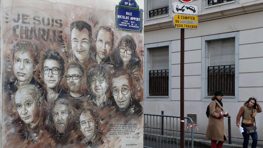 7.jan.2020 - Trabalho do artista francês Christian Guemy, também conhecido como C215, mostra integrantes do semanário Charlie Hebdo em uma esquina próxima ao endereço da redação, em Paris - François Guillot/AFP