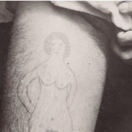 Ariosto, detento do Carandiru, tinha na coxa o desenho de uma mulher nua. Ele fez a tatuagem em casa, no ano de 1934 - Divulgação - Editora Veneta - Divulgação - Editora Veneta