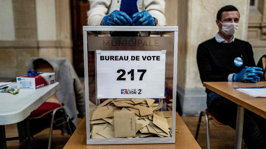 15/03/2020 - Eleições na França ocorrem em meio às restrições por causa do coronavírus - Jeff Pachoud/AFP
