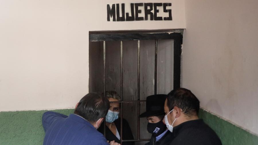 Jeanine Áñez, ex-presidente interina da Bolívia, foi presa no sábado (13/4) - DAVID MERCADO/REUTERS