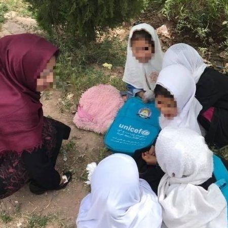 Amina visita alunas de uma escola na província de Herat - Arquivo pessoal