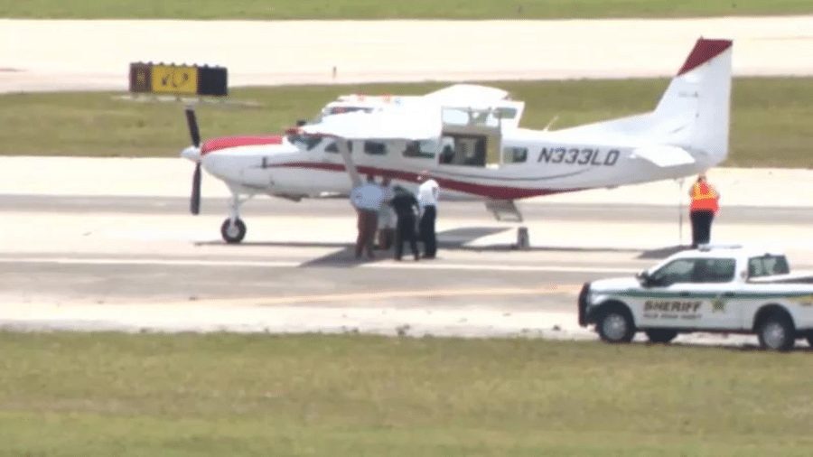 Passageiro teve que fazer pouso após piloto passar mal em voo - CBS