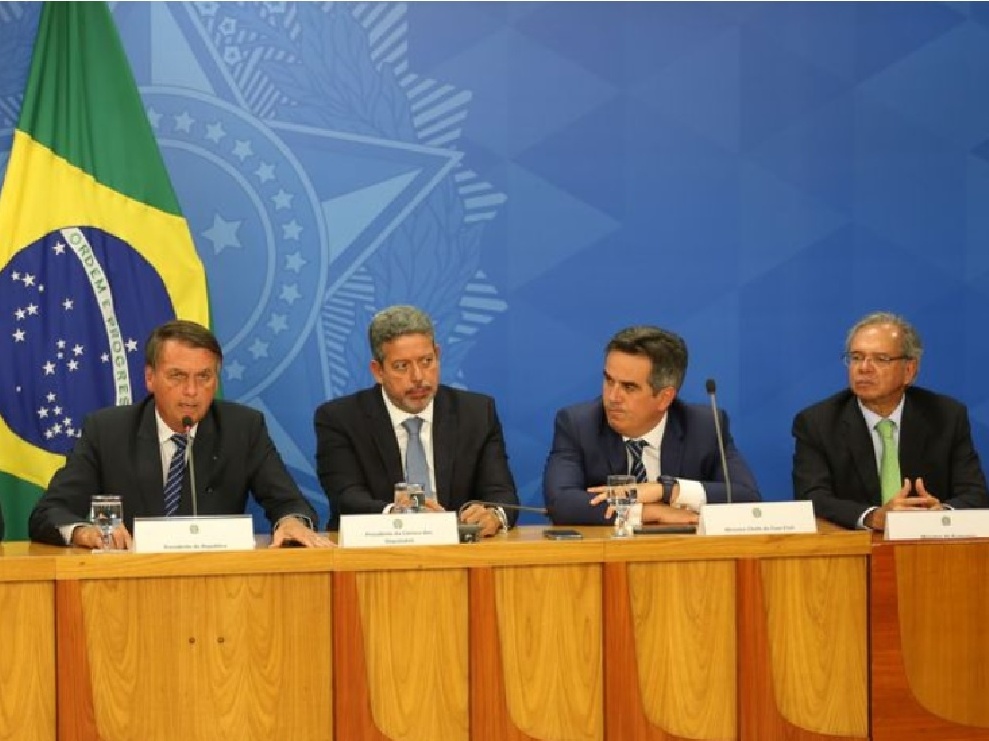 Difícil de sair, proposta de Bolsonaro para diesel adia problema para 2023