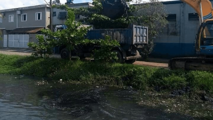 Imagem de manutenção em canal da Avenida Eduardo Souto, onde homem se afogou após tentar salvar cão  - Reprodução/Facebook