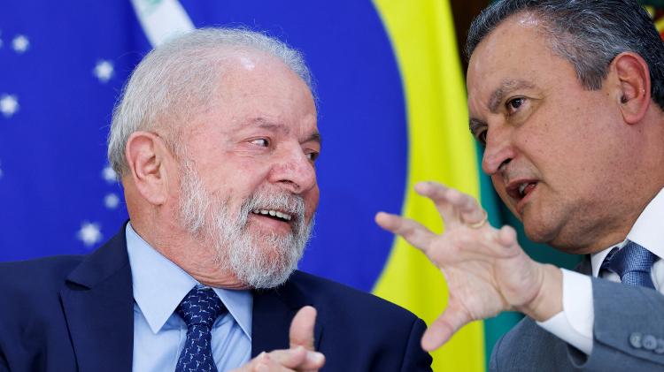 10.abr.23 - O presidente Lula (PT) e o ministro-chefe da Casa Civil, Rui Costa, em reunião no Palácio do Planalto