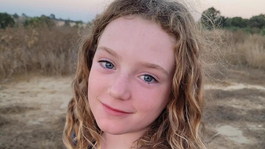 Emily Hand completou nove anos nos túneis de Israel, segundo seu pai