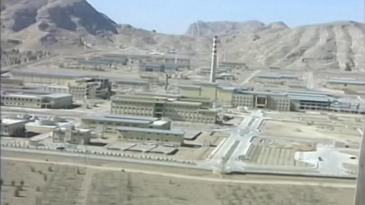 Uma vista aérea mostra uma instalação nuclear em Isfahan, Irã, em 30 de março de 2005