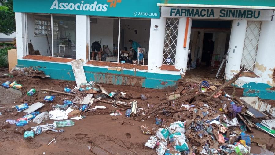 Comércio de Sinimbu foi atingido pelo temporal na terça-feira (30)