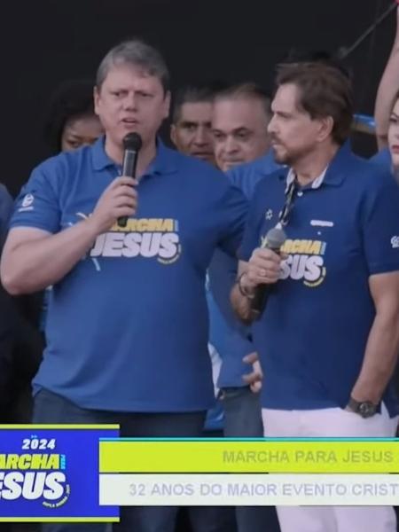 Governador Tarcísio de Freitas discursa na Marcha para Jesus em São Paulo, no dia 30 de maio