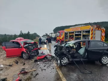 Mãe e filho morrem após acidente de carro em SC; 4 pessoas ficaram feridas