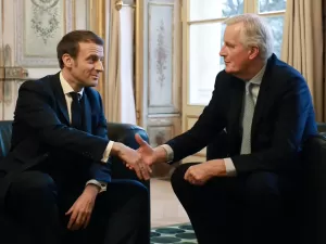 Após nomeação de primeiro-ministro de direita, franceses vão às ruas protestar contra Macron