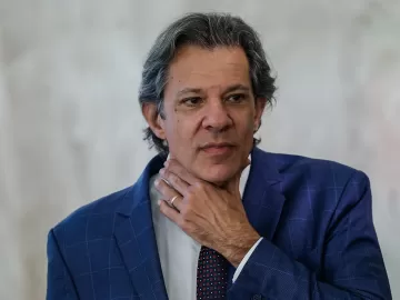 Haddad define aposentadoria militar com 55 anos e já negocia com líderes