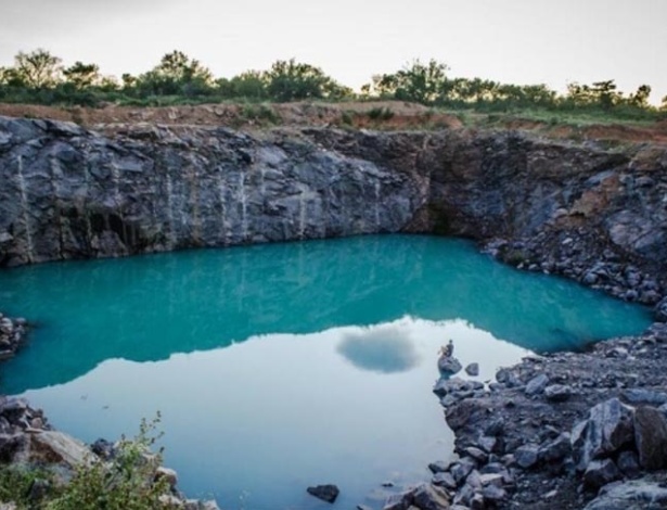 "Lagoa Azul" se formou dentro de uma escavação de uma pedreira - Joaquim Neto