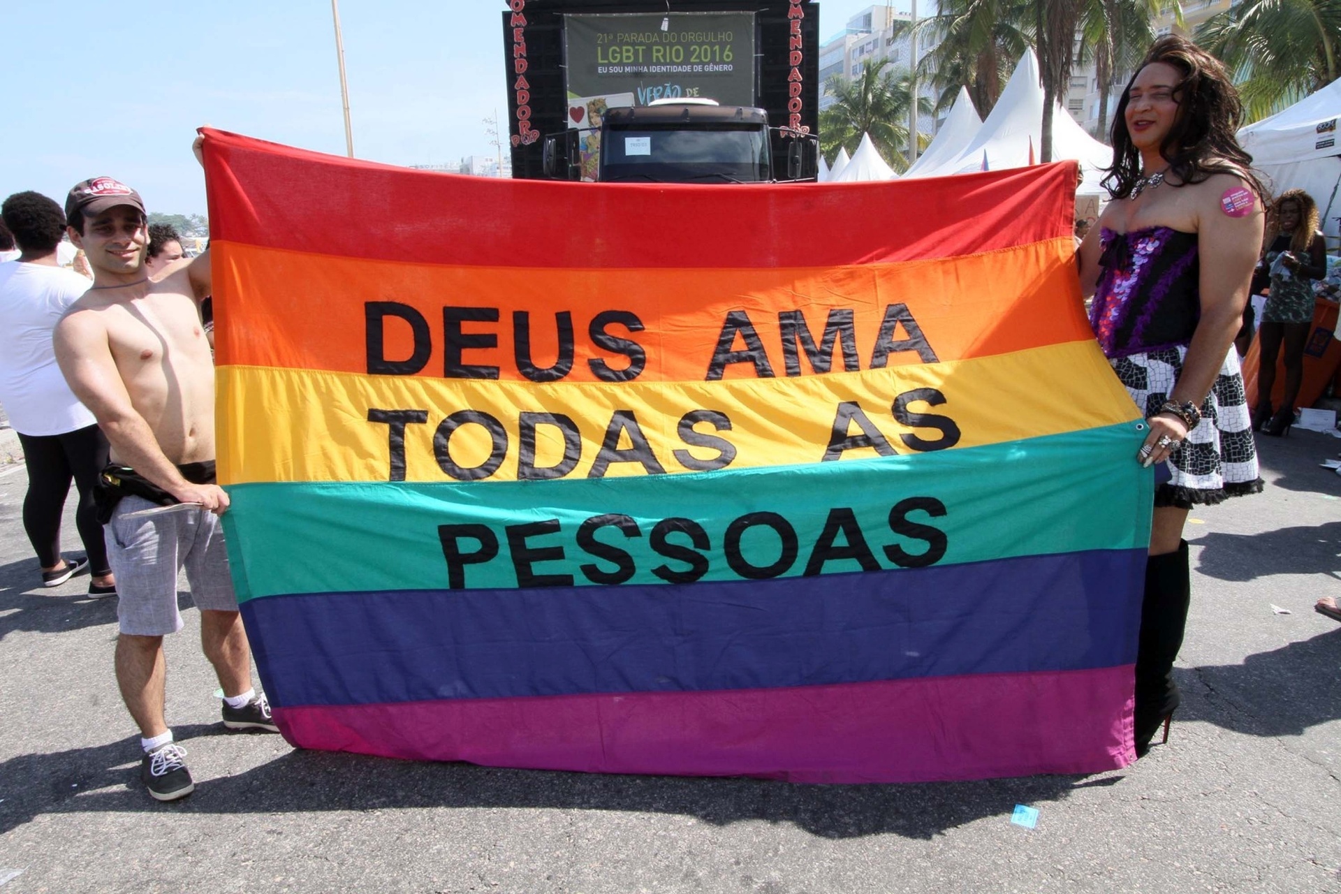 Fotos Parada Lgbt Reúne Milhares De Pessoas Na Orla Do Rio 11 12