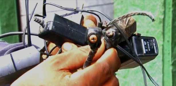 Câmera utilizada pelo tráfico para vigiar a favela de Acari, no Rio - Reprodução/TV Globo