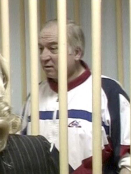 9.ago.2006 - Imagem de vídeo mostra Sergei Skripal durante audiência em tribunal militar em Moscou, Rússia - RTR via Reuters