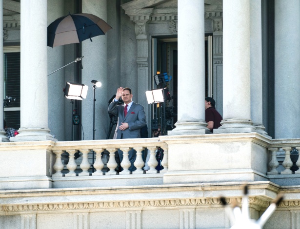 David Brody acena da Casa Branca após entrevistar o vice-presidente Mike Pence - Jared Soares/The New York Times