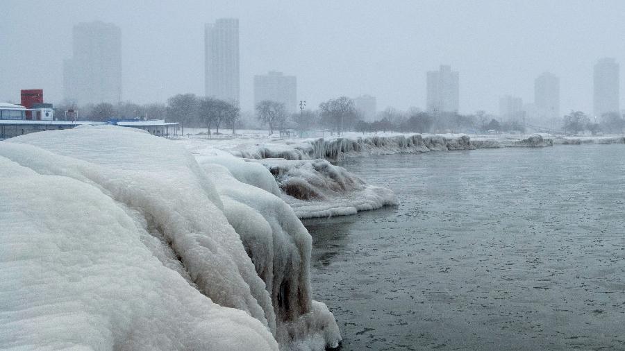 Imagem do lago Michigan. Autoridades preveem que milhões de pessoas experimentem temperaturas abaixo de zero e alertam que, nessas condições, é possível congelar em menos de 10 minutos ao ar livre - Pinar Istek - 29.jan.2019/Reuters