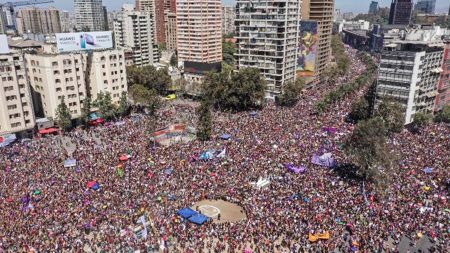 Manifestação em Santiago, no Chile, pelo Dia Internacional da Mulher - Martin Bernetti/AFP
