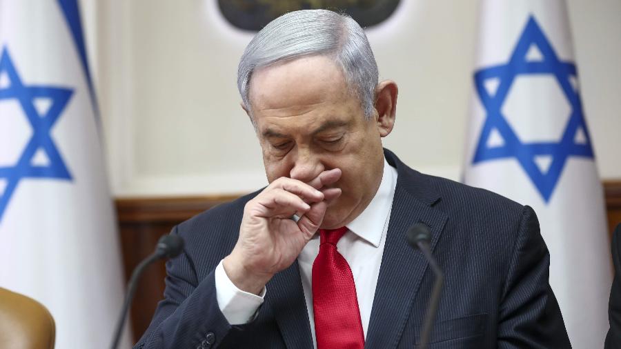 O primeiro-ministro Benjamin Netanyahu enfrenta o clamor do público por conta de sua condução durante a pandemia do novo coronavírus - Oded Balilty/POOL/AFP
