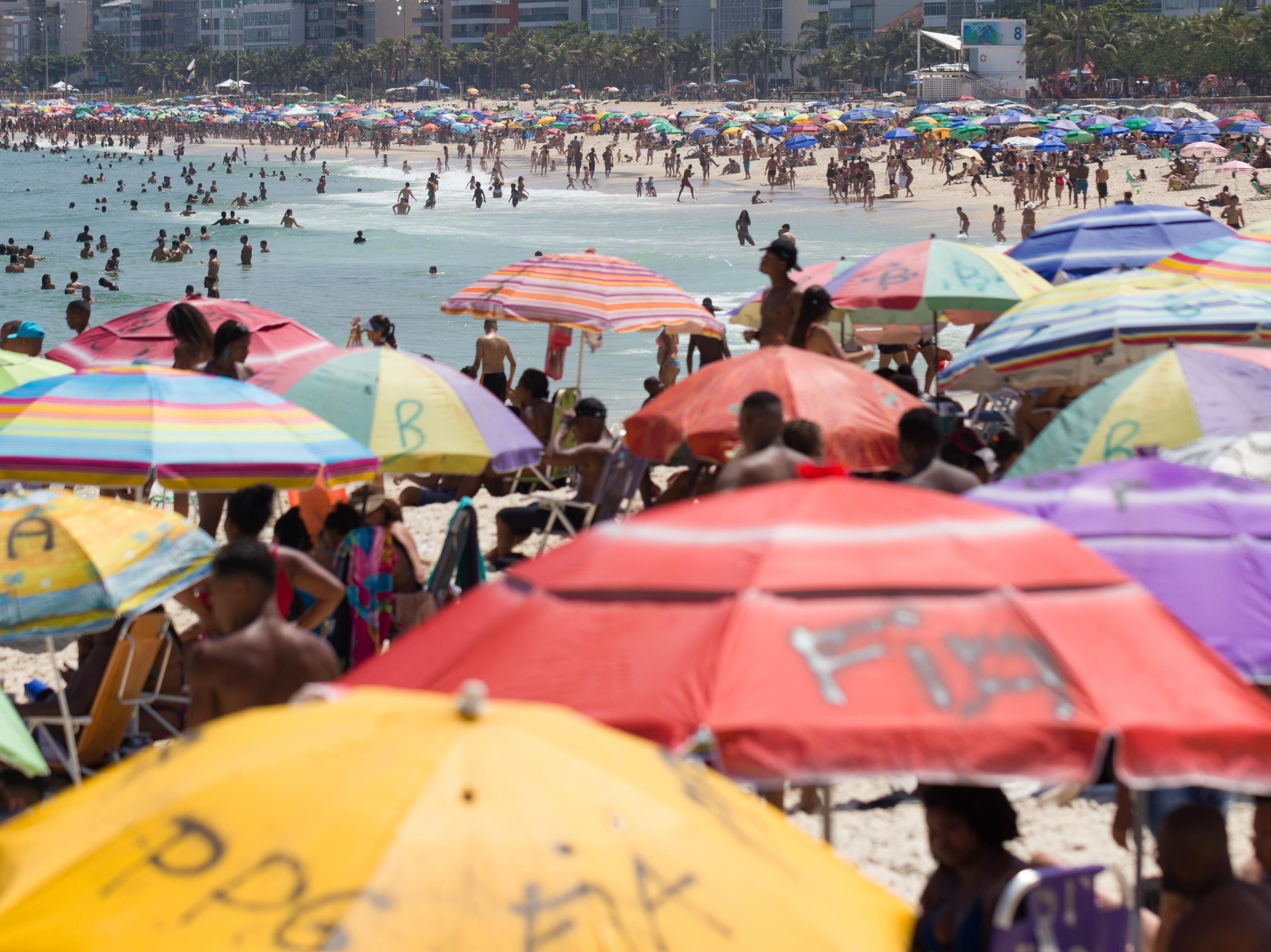 Rio libera shows e eventos com restrição de lotação; praia segue proibida