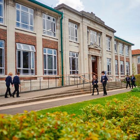 Criança vítima de bullying se esconde em banheiro de escola por três dias - Divulgação/Cotham School