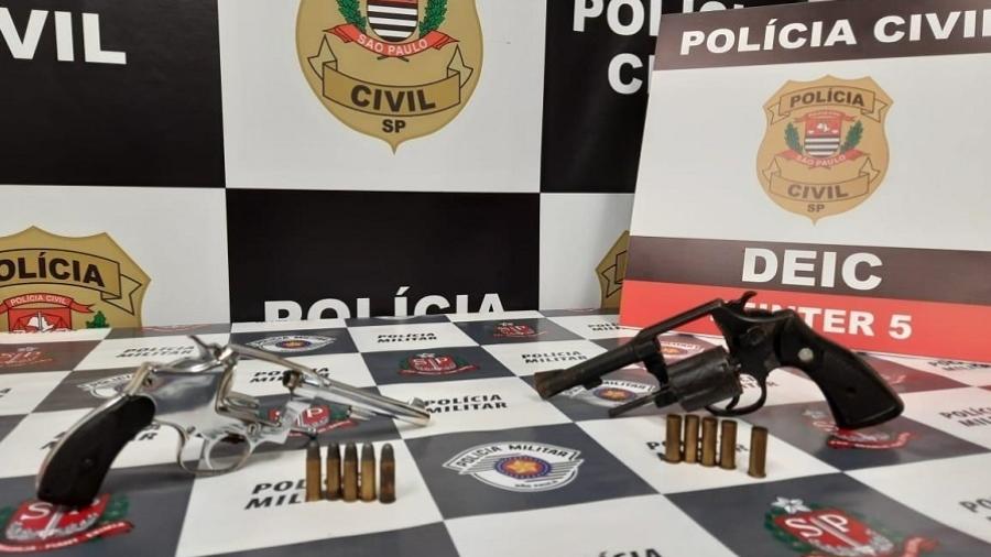 Os dois revólveres usados no assassinato foram apreendidos pela Polícia  - Divulgação/PM