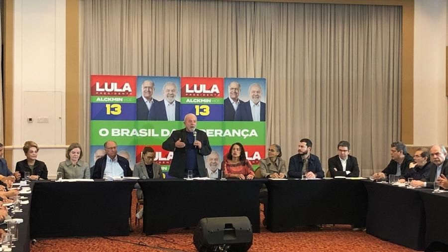 O ex-presidente Lula (PT) em primeira reunião de coordenação de campanha após primeiro turno - Lucas Borges Teixeira/UOL