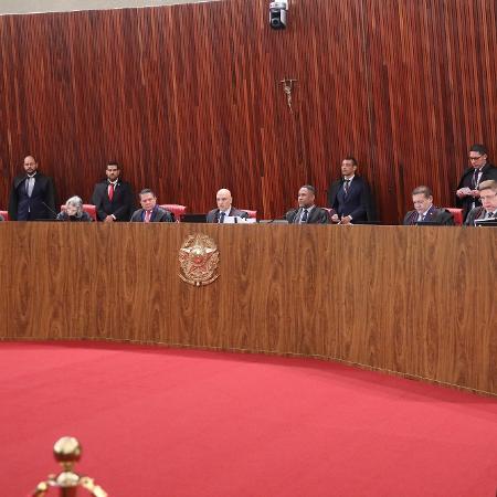 Ministros do TSE no julgamento da primeira ação de inelegibilidade contra Bolsonaro