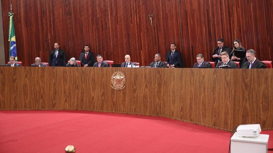 Ministros do TSE (Tribunal Superior Eleitoral) em sessão plenária do TSE no dia 27 de junho de 2023