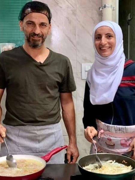 Mohamed Dahhan ao lado de Razan Suliman no restaurante que inauguraram